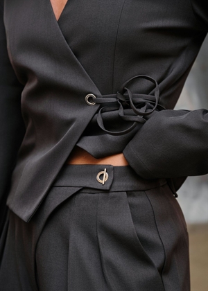 Zalka eyelet buks Dark Grey Neo Noir 